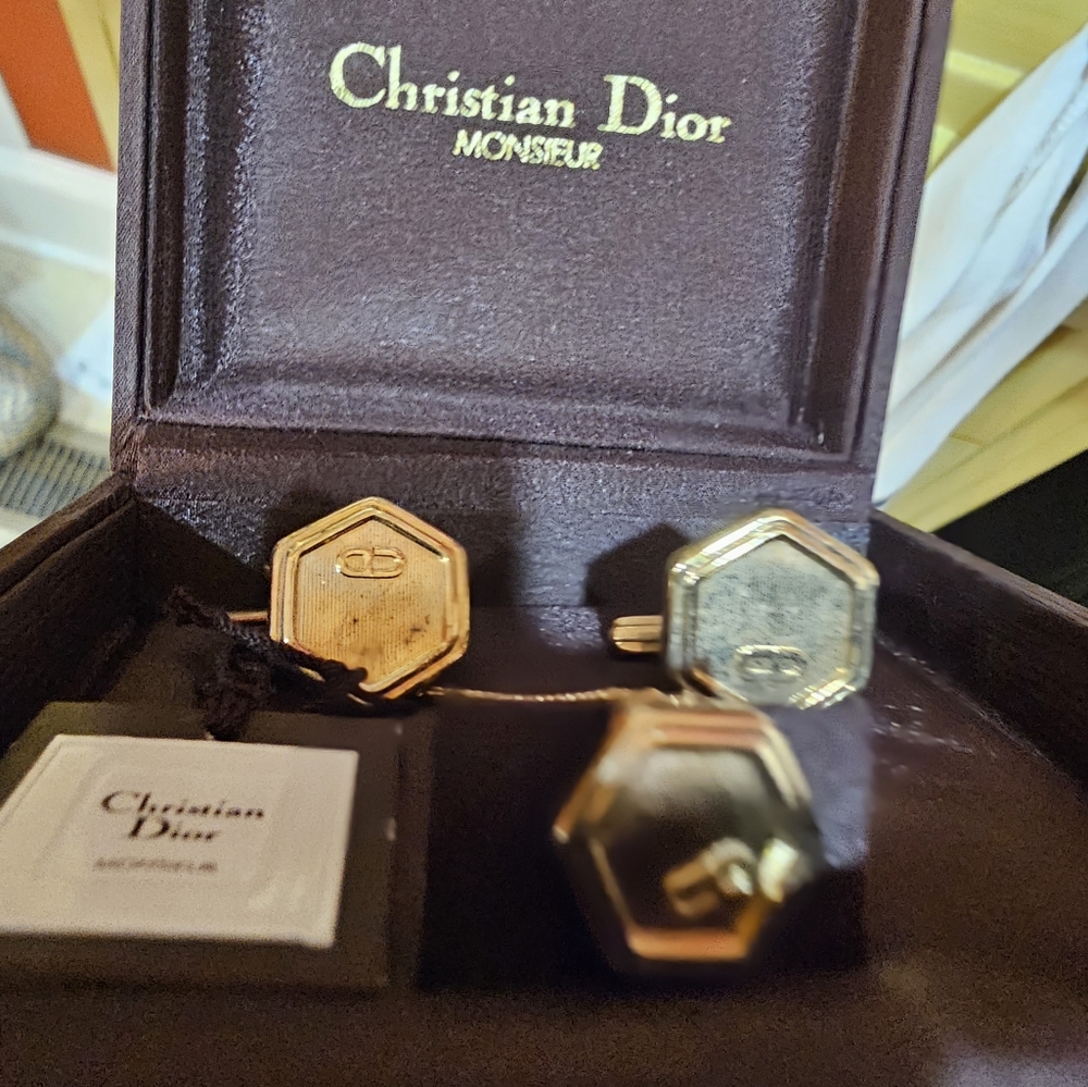 EUC Christian Dior cufflinks set - Picture 2 of 5